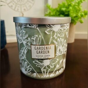 Gardenia Garden 2 Wick Candle 14 oz